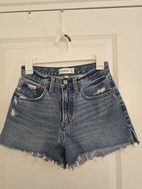 Abercrombie Mid Rise Boyfriend Short Curve Love